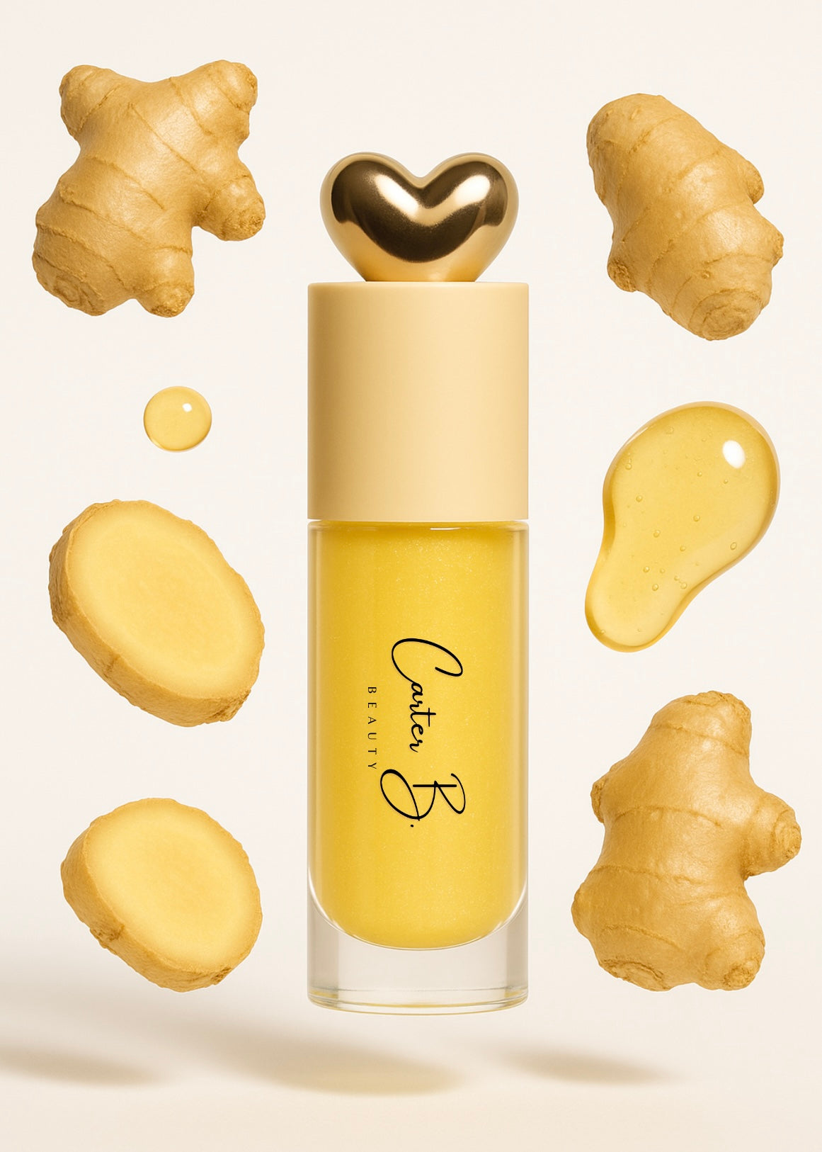 Carter B. Beauty Lippenöl in der Farbe GINGER – feuchtigkeitsspendendes, natürliches Lip Oil mit gelben Akzenten und pflegender Formel, präsentiert vor einem gelben Hintergrund. (stehend mit Ingwer)