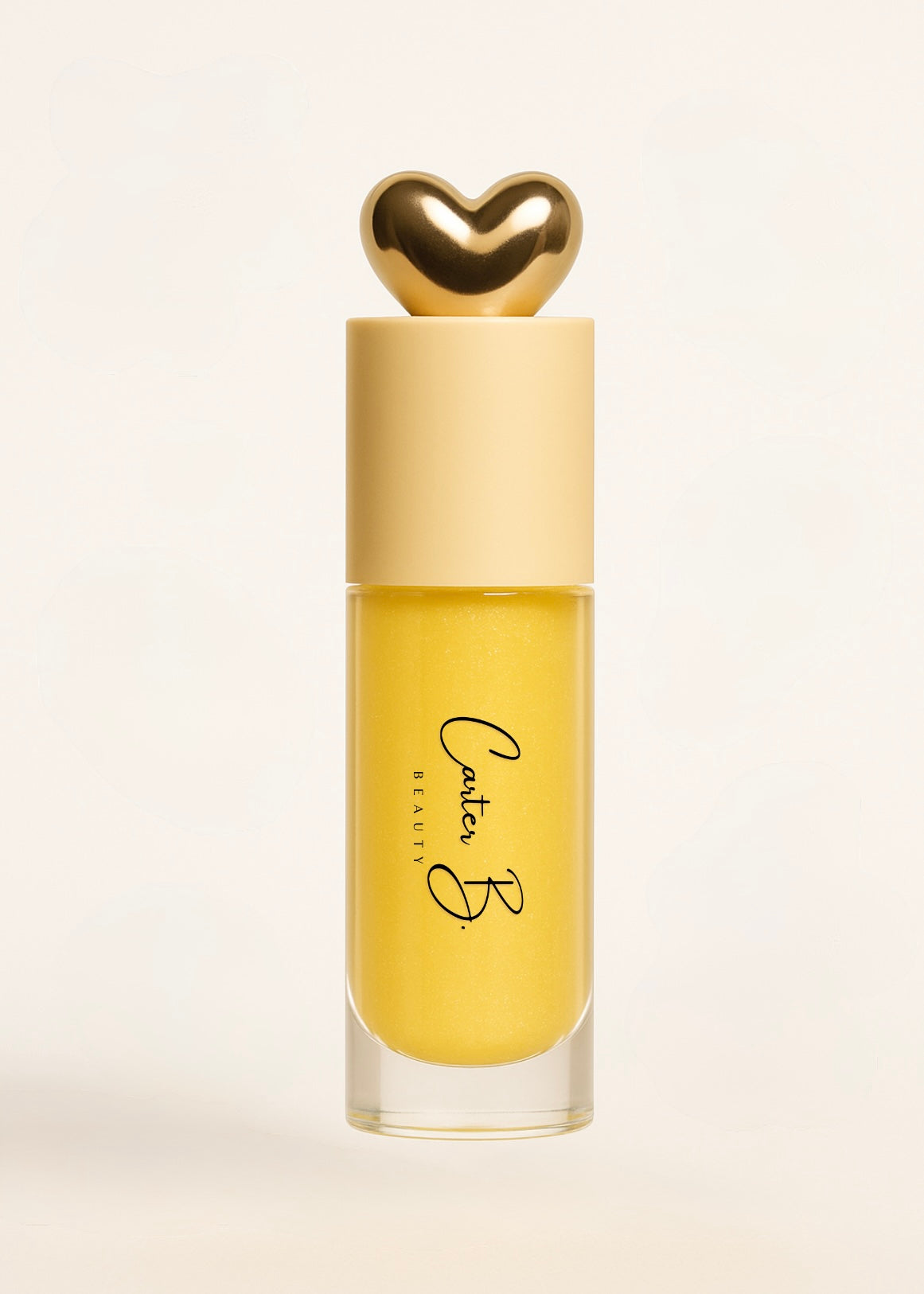 Carter B. Beauty Lippenöl in der Farbe GINGER – feuchtigkeitsspendendes, natürliches Lip Oil mit gelben Akzenten und pflegender Formel, präsentiert vor einem gelben Hintergrund. (stehend)