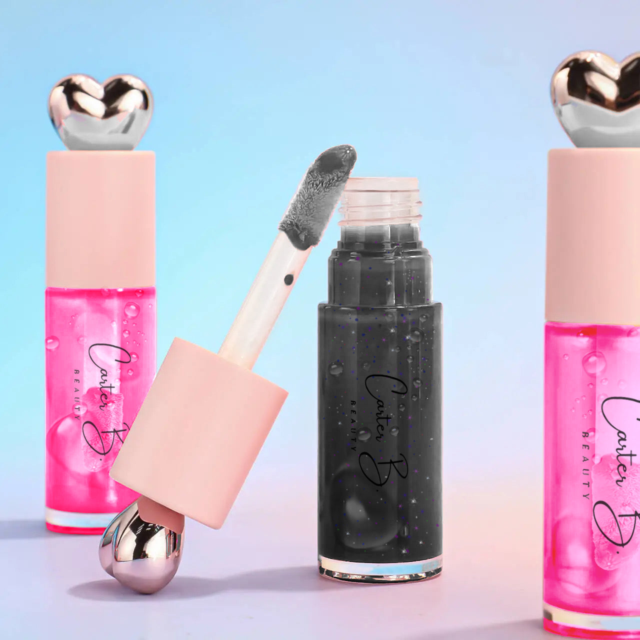 Zwei fruchtige Lippenöle, in den Farben Raspberry (rosa) und Black Currant (schwarz) - von Carter B. Beauty