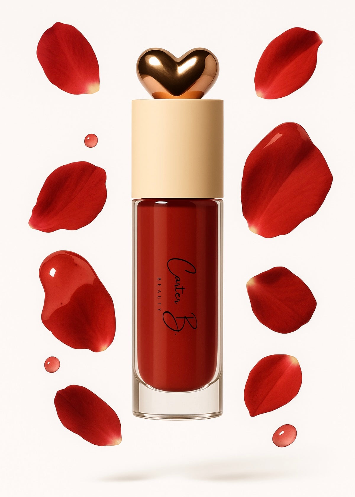 Carter B. Beauty Lippenöl in der Farbe ROSEWOOD – feuchtigkeitsspendendes, natürliches Lip Oil mit rosenholzfarbenden Akzenten und pflegender Formel, präsentiert vor einem strahlenden rosigem Hintergrund. (stehend mit Rosenblättern)