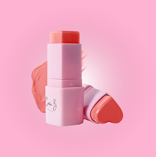 Ein orangener Blush Stick, welcher für die Wangen, Augen und Lippen verwendet werden kann, in der Farbe Pumpkin  - von Carter B. Beauty