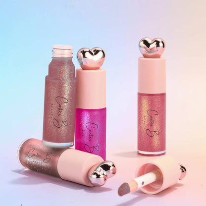 Vier glitzernde Lipglosse, in nude, braun, korall uns pink; ideal für einen strahlenden Lippenlook- von Carter B. Beauty