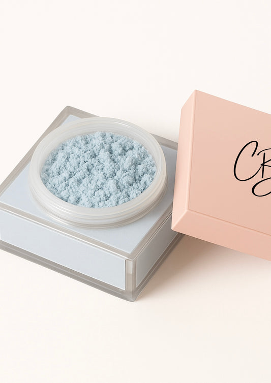 Ein loses Puder in einem dezenten Blauton, für jeden Hauttypen (Farbe 14/ ice blue) - von Carter B. Beauty