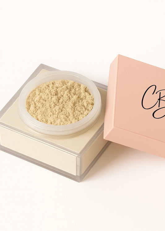 Ein loses Puder in einem hellen Braunton, für helle bis mittlere Hauttypen - von Carter B. Beauty